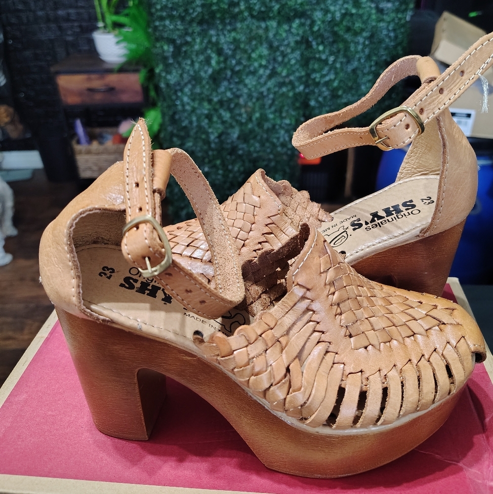 Stylish Tan Leather Sandals